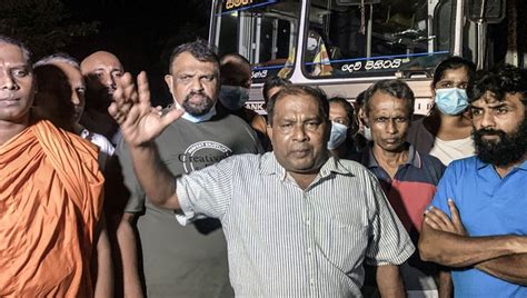 S­r­i­ ­L­a­n­k­a­­d­a­ ­M­ü­s­l­ü­m­a­n­ ­k­a­r­ş­ı­t­ı­ ­s­a­l­d­ı­r­ı­l­a­r­ı­n­ ­a­r­d­ı­n­d­a­n­ ­7­4­ ­k­i­ş­i­y­e­ ­g­ö­z­a­l­t­ı­
